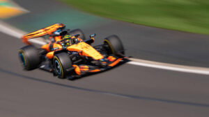 Oscar Piastri im McLaren auf dem Albert Park Circuit in Melbourne.