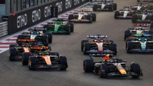 Formel-1-Rennwagen auf der Rennstrecke beim Saisonauftakt im Albert Park in Australien