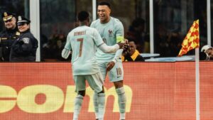 Kylian Mbappé im Trikot der französischen Nationalmannschaft beim Jubeln nach einem Treffer