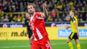 Harry Kane jubelt im Trikot des FC Bayern München nach einem Treffer gegen Borussia Dortmund