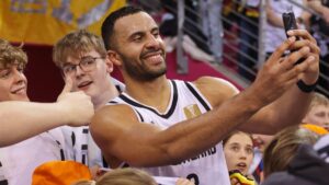 Johannes Thiemann beim Korbleger im Spiel der deutschen Nationalmannschaft gegen Kroatien