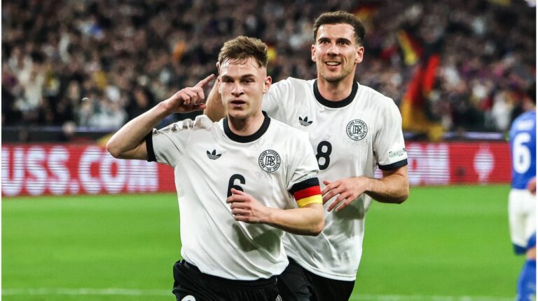 Joshua Kimmich im Trikot der deutschen Nationalmannschaft mit fokussiertem Blick auf dem Spielfeld