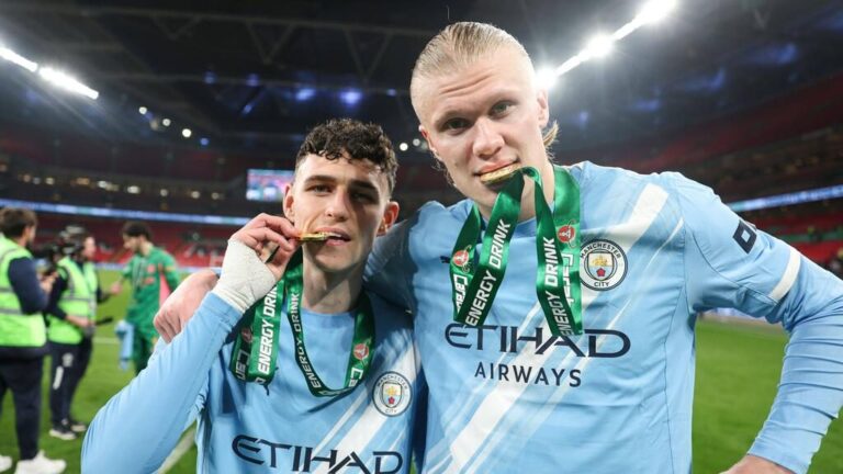 Phil Foden im Trikot von Manchester City auf dem Spielfeld