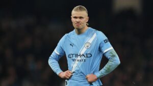 Enttäuschte Spieler von Manchester City nach dem 2:2 Unentschieden gegen Nottingham Forest im Etihad Stadium