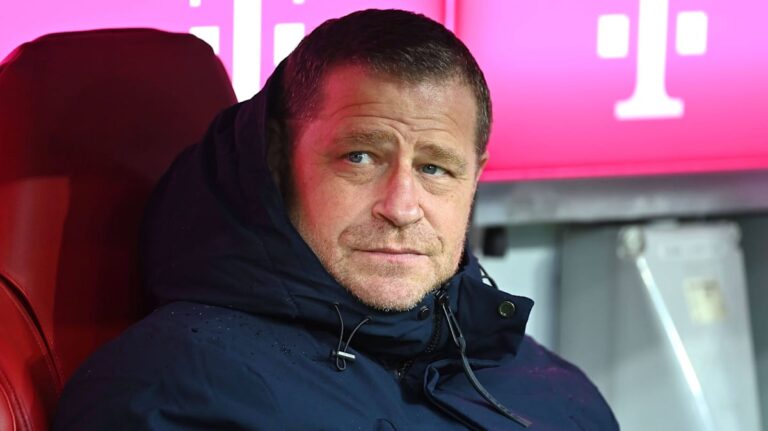 Leon Goretzka im Trikot des FC Bayern München fokussiert auf dem Spielfeld