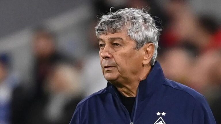 Porträt von Rumäniens Nationaltrainer Mircea Lucescu am Spielfeldrand