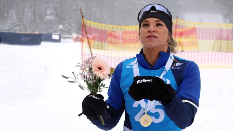 Anja Wicker beim Biathlon-Sprint im Schnee bei den Paralympics