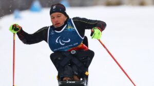 Langläuferin Anja Wicker in Aktion auf der aufgeweichten Schneestrecke
