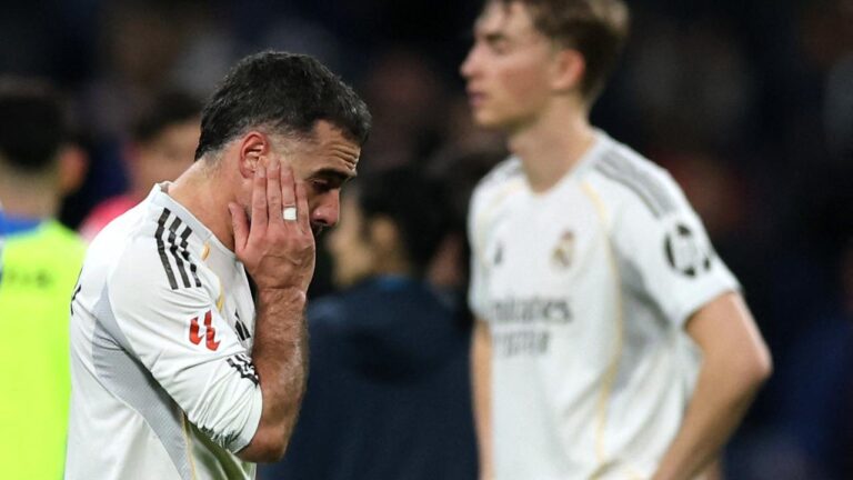 Enttäuschter Alvaro Arbeloa an der Seitenlinie während des Spiels von Real Madrid gegen Getafe