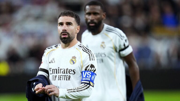 Antonio Rüdiger im Trikot von Real Madrid mit ernstem Blick auf dem Spielfeld