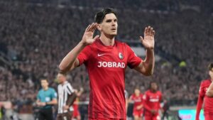 Igor Matanovic vom SC Freiburg bejubelt eines seiner beiden Tore im Bundesliga-Spiel gegen den FC St. Pauli