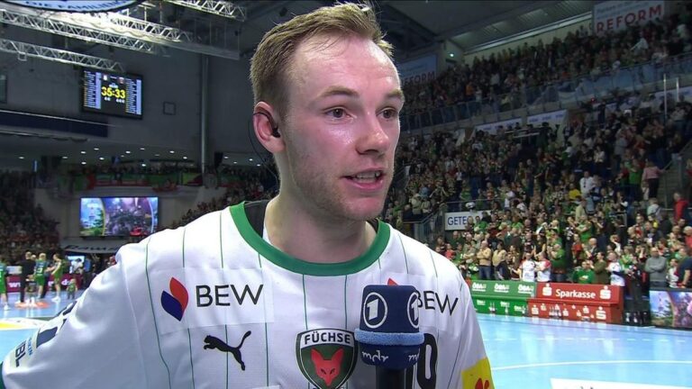 Mathias Gidsel im Trikot der Füchse Berlin in Aktion gegen den SC Magdeburg