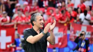 Schweizer Nationalspieler und Trainer Murat Yakin beim Aufwärmen vor dem Länderspiel gegen Deutschland