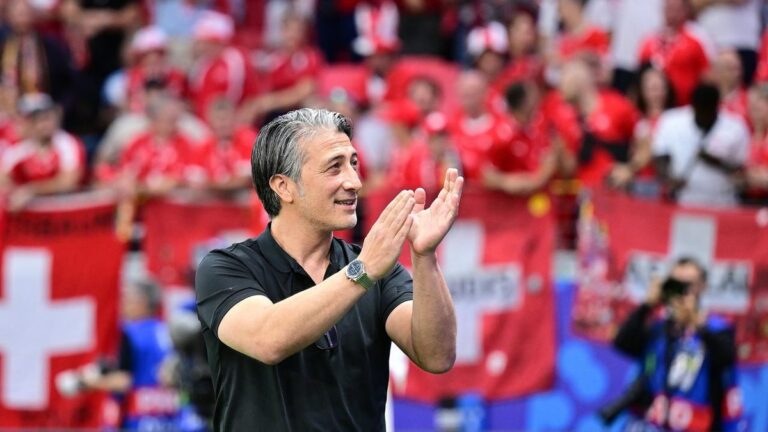 Schweizer Nationalspieler und Trainer Murat Yakin beim Aufwärmen vor dem Länderspiel gegen Deutschland