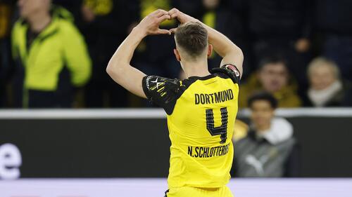 Nico Schlotterbeck im Trikot von Borussia Dortmund während eines Spiels