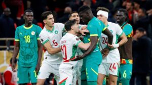 Enttäuschte Spieler der senegalesischen Nationalmannschaft nach dem Skandal-Finale beim Afrika-Cup gegen Marokko