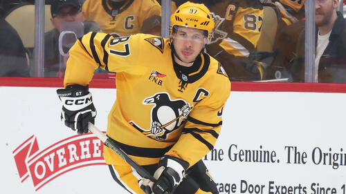 Eishockey-Superstar Sidney Crosby im Trikot der Pittsburgh Penguins auf dem Eis