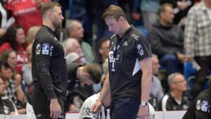 Enttäuschte Spieler des THW Kiel nach der Auswärtsniederlage gegen MT Melsungen auf dem Hallenboden