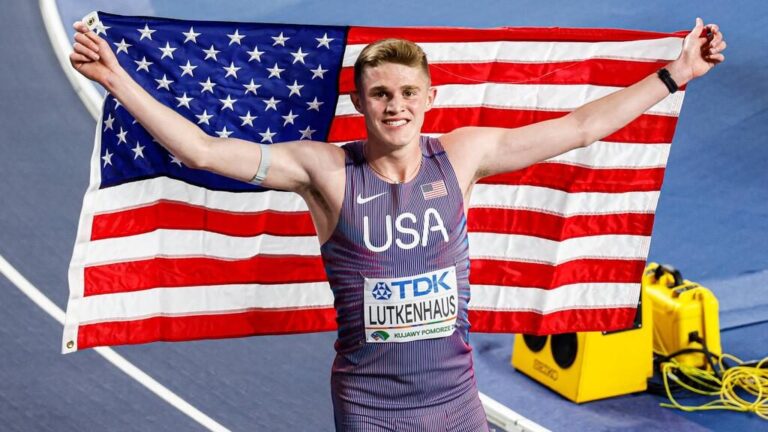 Leichtathlet Cooper Lutkenhaus bejubelt seinen historischen Sieg über 800 Meter bei der Hallen-WM