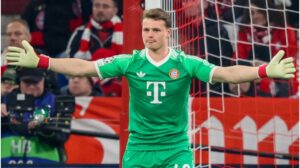 Torhüter Jonas Urbig und Julian Nagelsmann beim Training der deutschen Nationalmannschaft