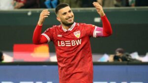 Deniz Undav und Alexander Nübel im Trikot des VfB Stuttgart auf dem Spielfeld