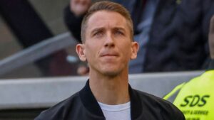 VfL Wolfsburg Trainer Daniel Bauer gestikuliert dirigierend an der Seitenlinie während eines Spiels