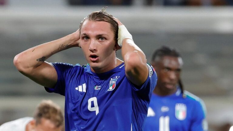 Spieler der italienischen Nationalmannschaft beim Aufwärmen vor einem entscheidenden WM-Playoff-Spiel