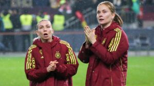 Sjoeke Nüsken und Elisa Senß im Training der deutschen Frauen-Nationalmannschaft