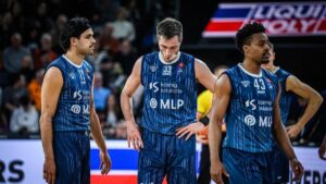 Enttäuschter Basketballspieler der Academics Heidelberg auf dem Spielfeld