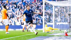 Jubelnde Spieler von Arminia Bielefeld nach dem 2:1-Siegtreffer gegen Darmstadt 98
