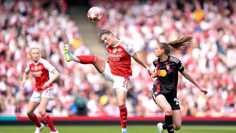Jule Brand im Trikot von Olympique Lyon in Aktion während des Champions-League-Spiels gegen Arsenal.