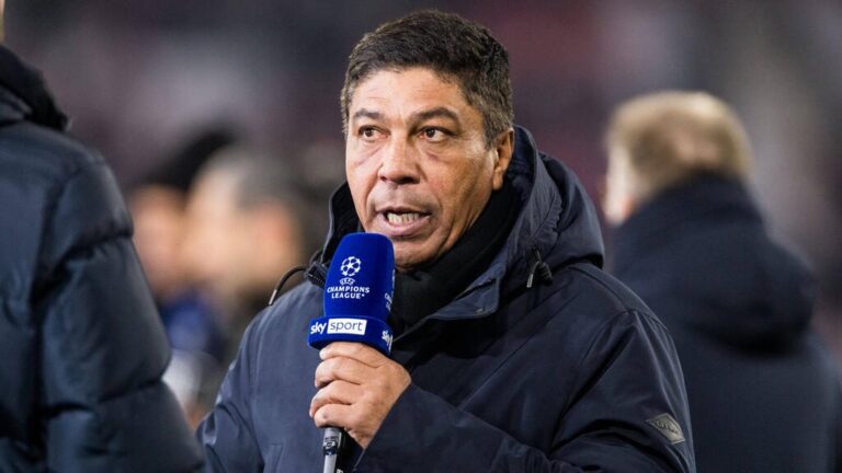 Giovane Elber jubelt als Vereinsbotschafter des FC Bayern München in der Allianz Arena
