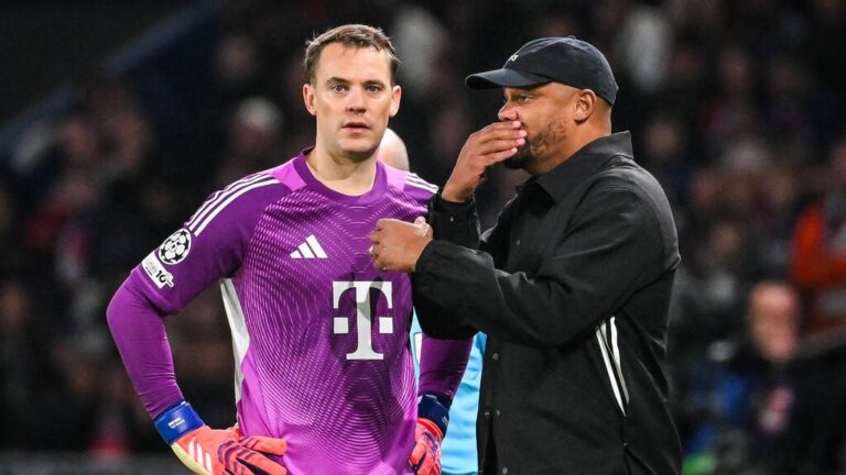Bayern-Trainer Vincent Kompany und Torwart Manuel Neuer im Gespräch auf dem Trainingsplatz