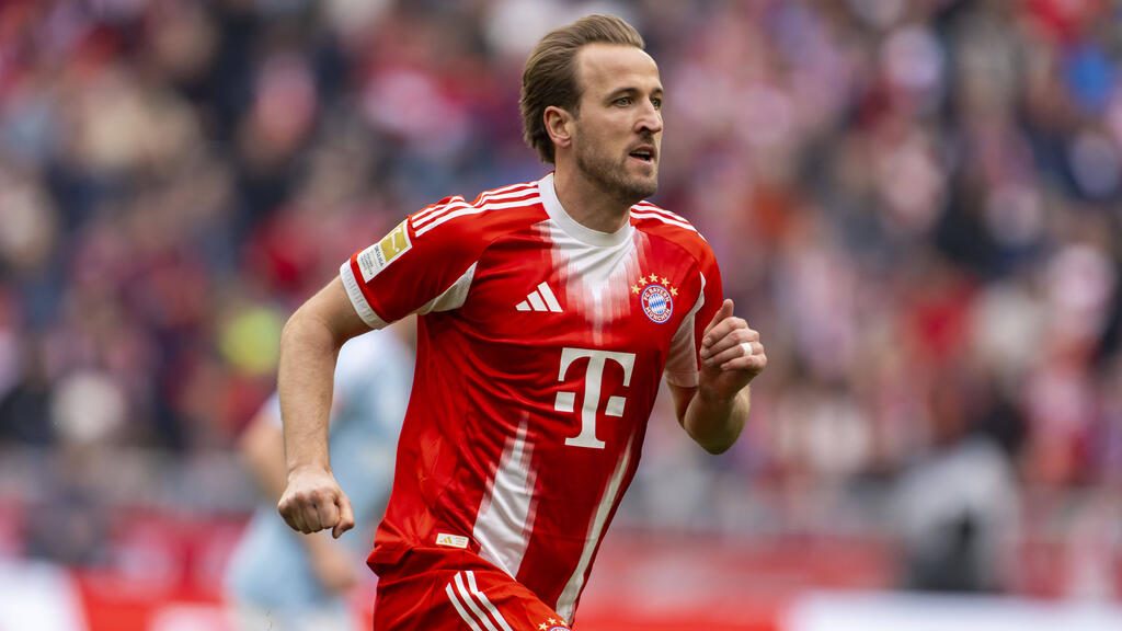 Max Eberl und Harry Kane vom FC Bayern München im Stadion
