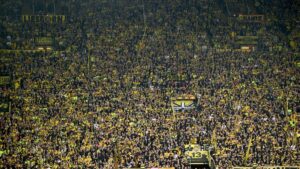Die Südtribüne von Borussia Dortmund im Signal Iduna Park in gelb-schwarzen Farben