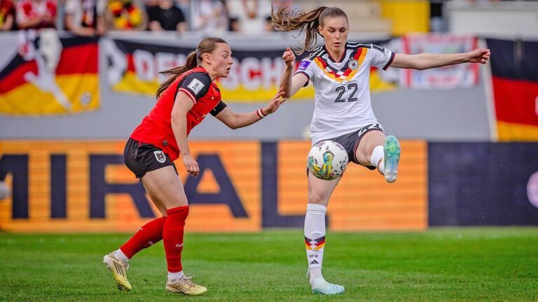 Enttäuschte deutsche Nationalspielerinnen nach dem torlosen Unentschieden gegen Österreich