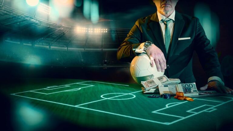 DFL-Geschäftsführer Marc Lenz blickt besorgt während einer Pressekonferenz