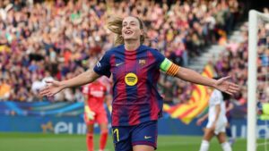 Jubelnde Spielerinnen des FC Barcelona nach einem Tor im Camp Nou