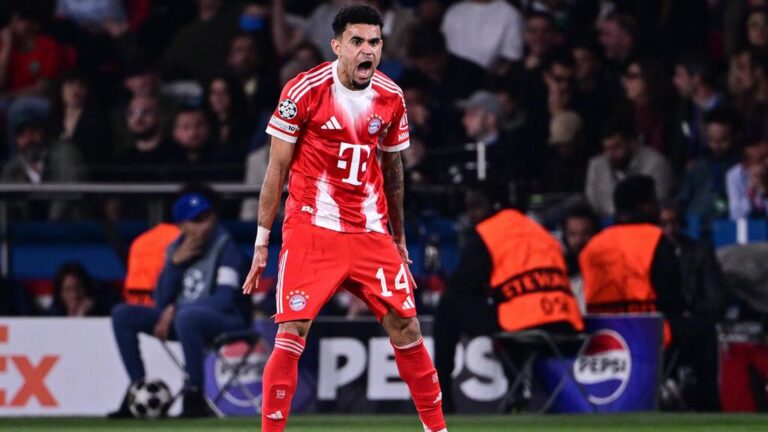 Luis Diaz vom FC Bayern München bejubelt ein Tor in der Champions League