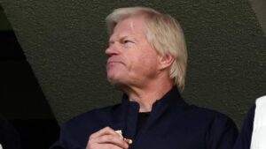 Porträt von Oliver Kahn im Gespräch über Bayern-Star Jamal Musiala und dessen WM-Teilnahme.