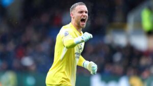 Torhüter Bart Verbruggen im Trikot von Brighton & Hove Albion auf dem Spielfeld