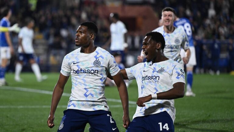Marcus Thuram von Inter Mailand jubelt nach seinem entscheidenden Treffer gegen Como 1907