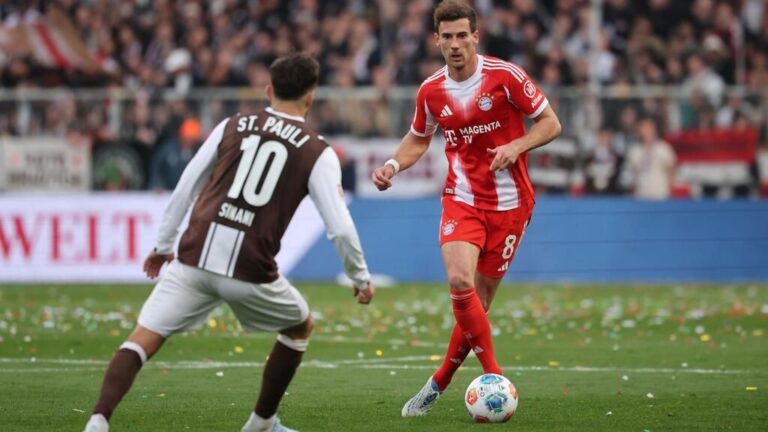 Leon Goretzka im Trikot des FC Bayern München auf dem Spielfeld