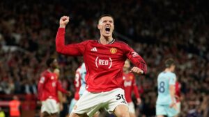 Spieler von Manchester United bejubeln einen Treffer im Premier League Spiel gegen den FC Brentford