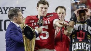 Quarterback Fernando Mendoza im Trikot der Indiana Hoosiers vor dem NFL Draft 2026