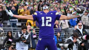 NFL Draft Bühne mit leuchtendem Logo, symbolisch für die Auswahl der neuen Talente in den Runden 2 und 3