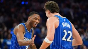 Franz Wagner von den Orlando Magic jubelt nach dem Sieg im Play-in-Spiel gegen die Charlotte Hornets.