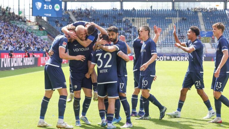 Philipp Hofmann vom VfL Bochum bejubelt sein Tor gegen Greuther Fürth im Ruhrstadion