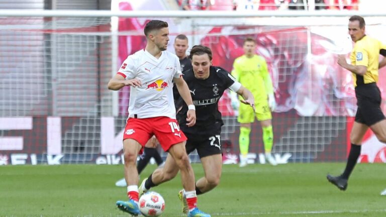 Yan Diomande von RB Leipzig bejubelt seinen späten 1:0-Siegtreffer gegen Borussia Mönchengladbach.