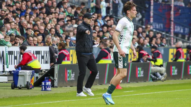 Die Spieler von RB Leipzig bejubeln ein Tor im Auswärtsspiel gegen Werder Bremen